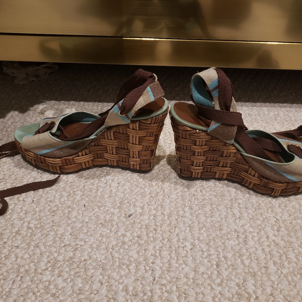 Beautiful wedge sandals sz8 - Picture 3 of 4